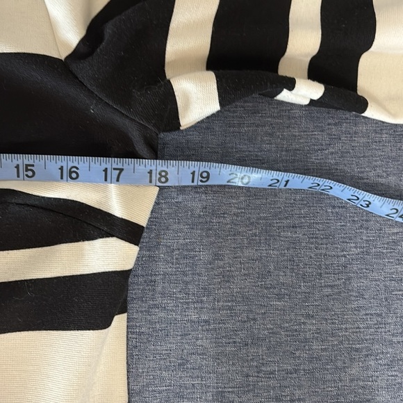 Dressbarn Women’s Size 6 Pull On 3/4 Sleeve Fitted Striped Dress - Picture 4 of 6